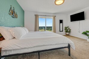 5 bedrooms, desk, iron/ironing board, travel crib