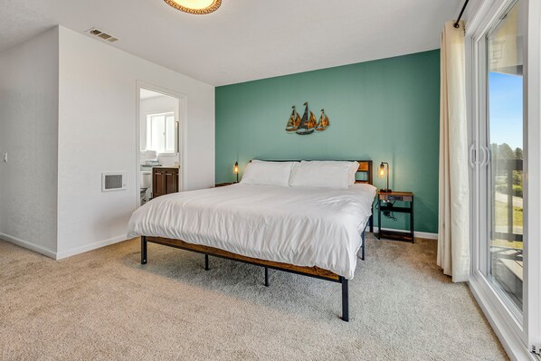 5 bedrooms, desk, iron/ironing board, travel cot