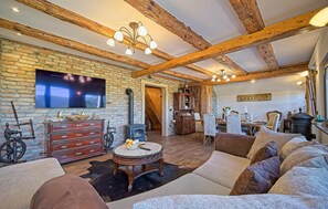 Smart TV, fireplace