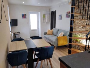 Interior - Maison Rénové au Calme Avec Jardin Clos A Quelques Minutes du Mont St Michel ! (pontorson)