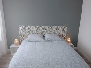 2 bedrooms, iron/ironing board, free WiFi, bed sheets