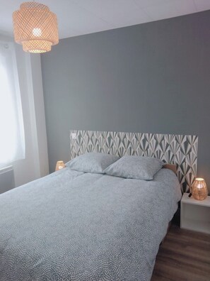 2 bedrooms, iron/ironing board, free WiFi, bed sheets - Maison Rénové au Calme Avec Jardin Clos A Quelques Minutes du Mont St Michel ! (pontorson)