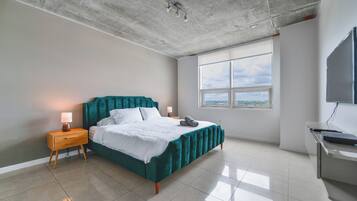 Deluxe Apartment | 2 bedrooms, premium bedding, blackout drapes, free WiFi