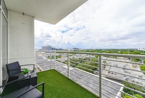 Deluxe Apartment | Balcony