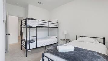 3 bedrooms, iron/ironing board, WiFi, bed sheets