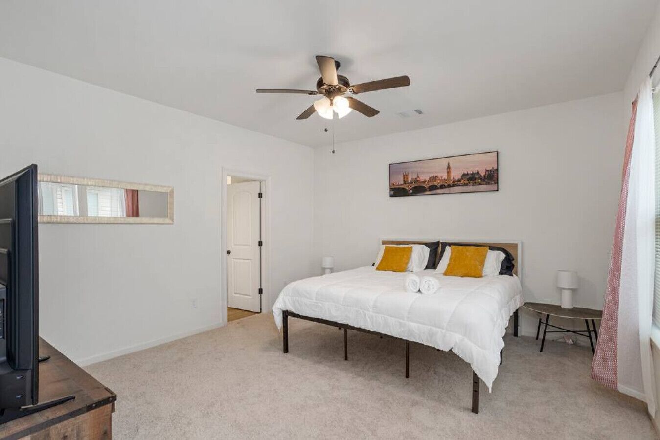 3 slaapkamers, een strijkplank/strijkijzer, wifi, beddengoed