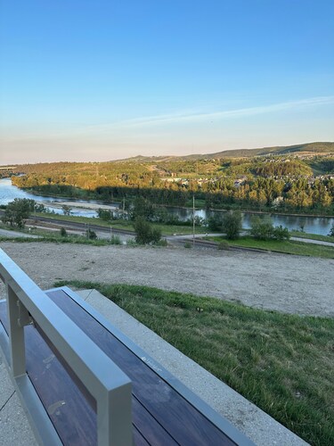 2 Bedroom 1.5 Bathroom Brand New, Tranquil Suite: Your Gateway to Rockies & City