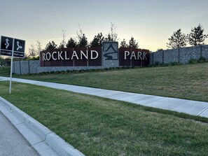 Property grounds - 2 Bedroom 1.5 Bathroom Brand New, Tranquil Suite: Your Gateway to Rockies & City (Calgary)