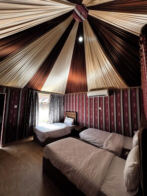 Quarto panorâmico | 1 quarto, cofres nos quartos, Wi-Fi de cortesia, roupa de cama