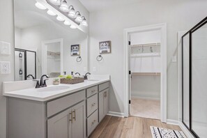 Unclassified image, 5 of 35, button - Tigers Lair Bungalow by LSU Baseball Park - CB1030 (Baton Rouge)