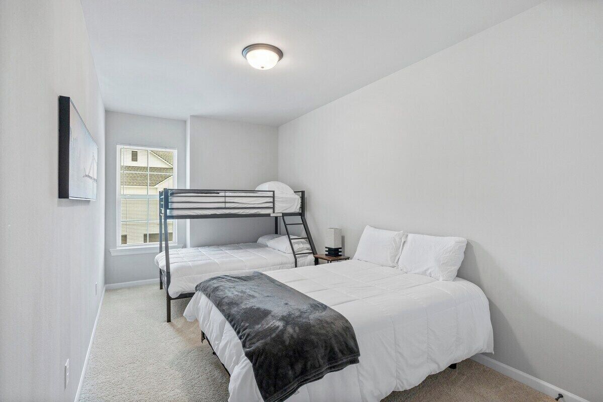 3 bedrooms, iron/ironing board, travel crib, WiFi (free)