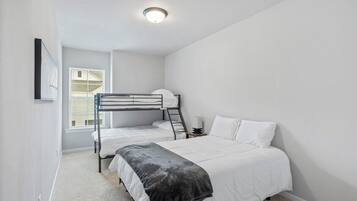 3 bedrooms, iron/ironing board, travel crib, WiFi (free)