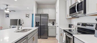 Tigers Lair Bungalow by LSU Baseball Park - CB1030