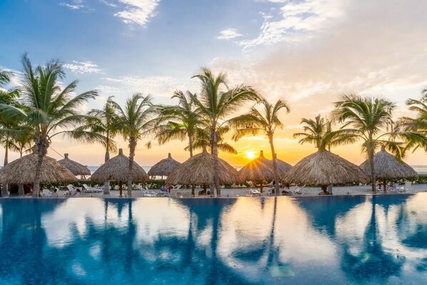 Pool - Amazing Apartment in Beach Club - Samaria! (Gaira)