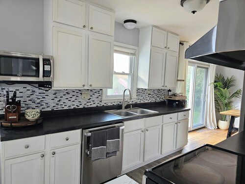 Mimi's Cottage - Conveniently located in the hub of Cottage Grove.