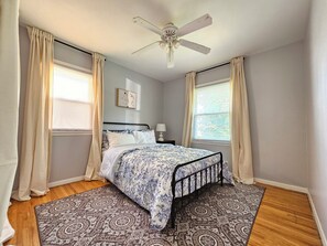 3 bedrooms, desk, iron/ironing board, free WiFi