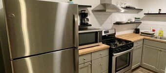 Private downtown Columbus 1 bed / 1 bath mins from hospitals, sports & airport