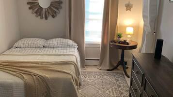 1 habitación, tabla de planchar con plancha, wifi gratis y ropa de cama