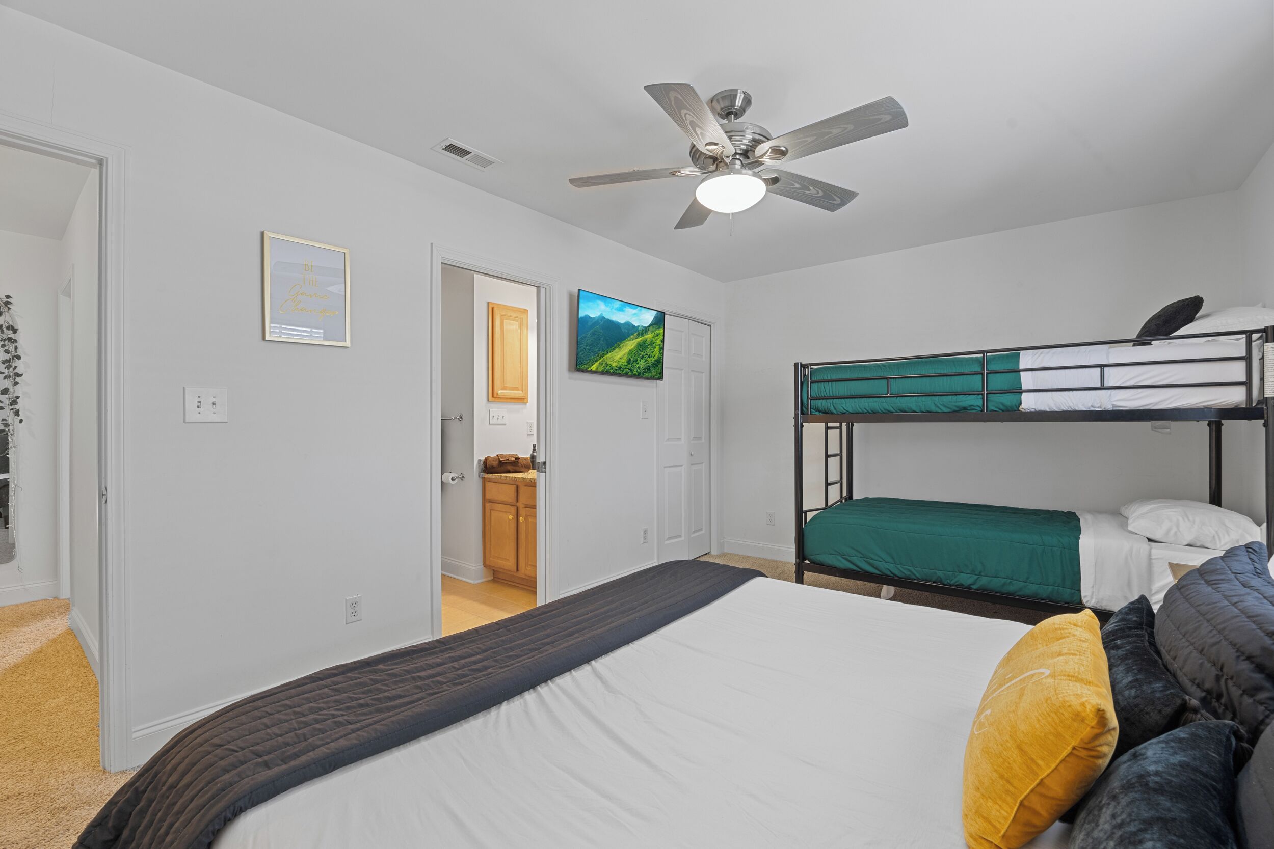 3 多间卧室、熨斗/熨衣板、WiFi、床单