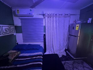 1 chambre, fer et planche Ă repasser, Wi-Fi, draps fournis