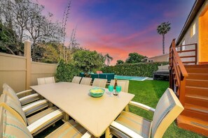 Outdoor dining - Private Pool & Spa/Fenced yard/Pet friendly/Walk to village/Close to beach  (San Diego)