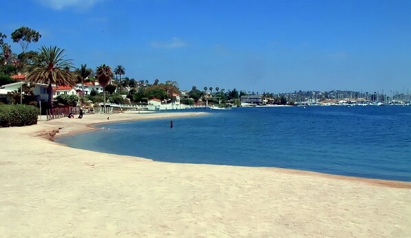 Espreguiçadeiras, toalhas de praia