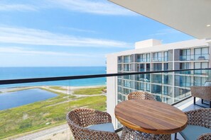 Outdoor dining - Salinas del Mar Suite Studio Apartment (Santa  Marta)