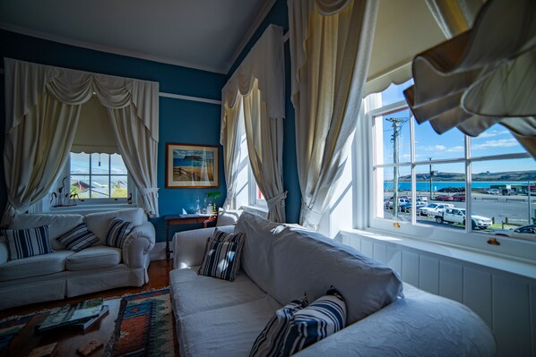 Mountain View Room | Living area