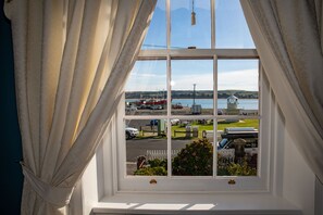 45-inch LCD TV with cable channels, fireplace