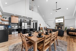 Dining - Lake View Getaway with Hot Tub, Foosball, Indoor Community Pool & Free Silver Dollar Tickets (Hollister)