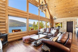 Fernseher, Kamin, Drucker