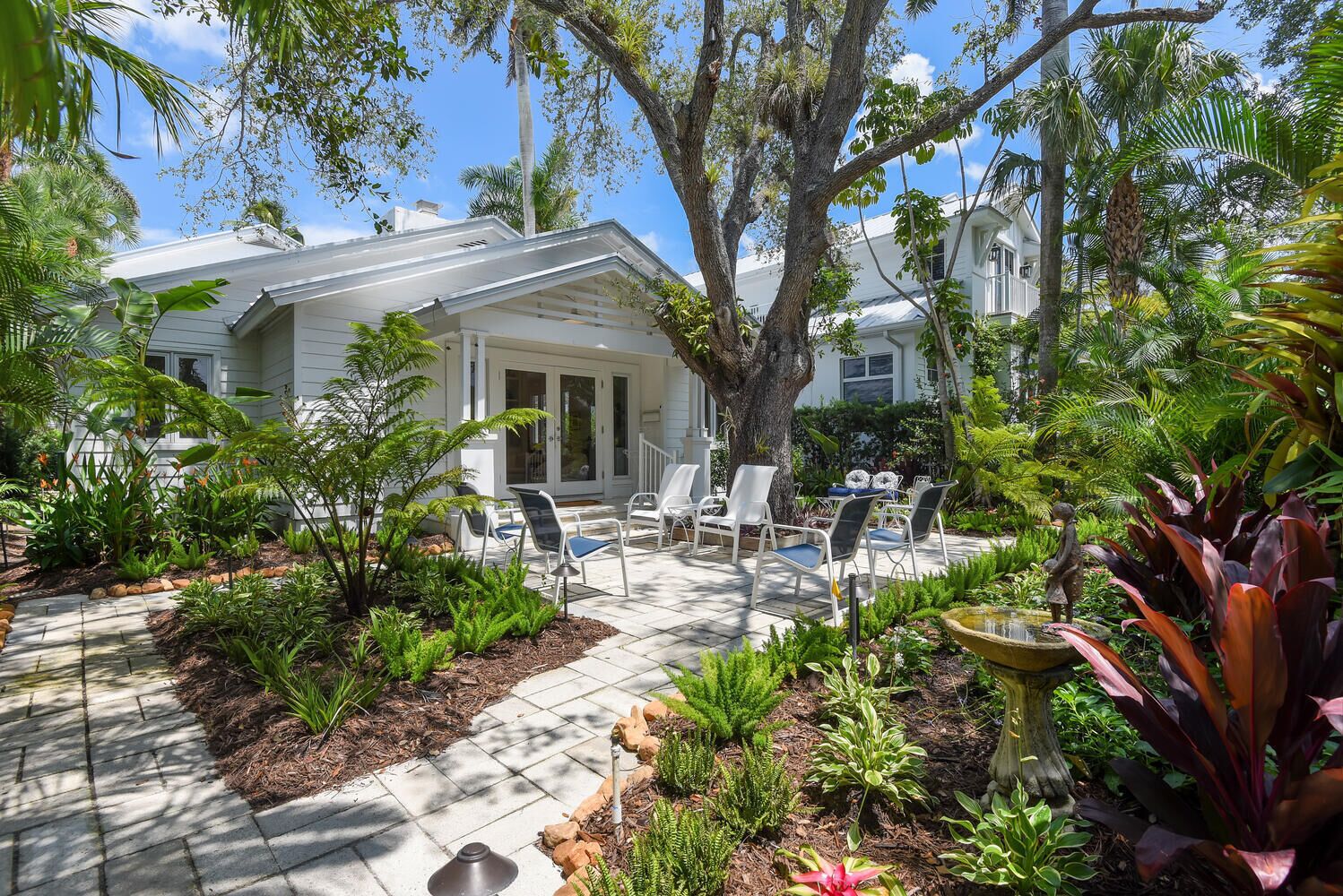 Olde Naples Oasis Just Steps to the Beach!