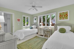 4 habitaciones, tabla de planchar con plancha, wifi y ropa de cama 