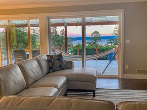 Smart TV, fireplace, table tennis, books - Water View Modern Farmhouse in West Sound (Eastsound)