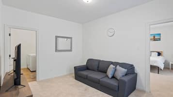 3 bedrooms, iron/ironing board, WiFi (free), bed sheets