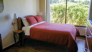 4 habitaciones, tabla de planchar con plancha, wifi y ropa de cama