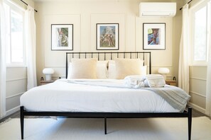 2 makuuhuonetta, silitysrauta/-lauta, ilmainen Wi-Fi, vuodevaatteet