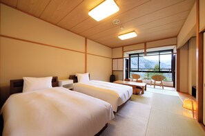 Tabla de planchar con plancha, wifi gratis y ropa de cama