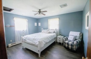 3 makuuhuonetta, silitysrauta/-lauta, ilmainen Wi-Fi, vuodevaatteet