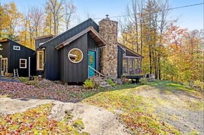 Exterior - Craftsman woodland Cabin. Privacy meets Luxury. (Newfane)