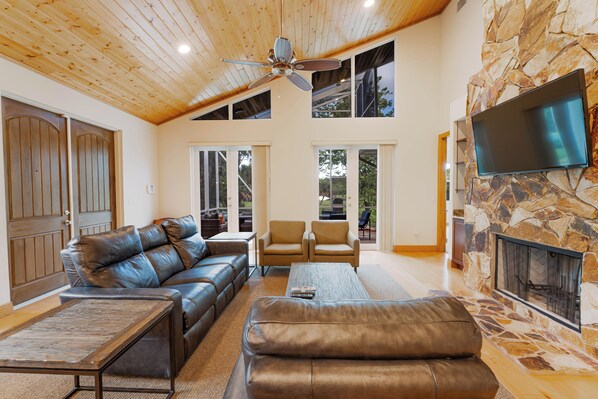 Smart TV, fireplace, video games, table football - Near Beach W/ Private Lake, Tennis + More!
(Jensen Beach)