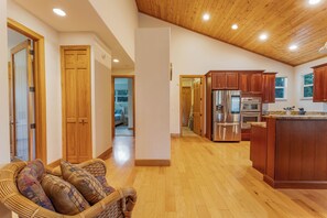 Interior - Near Beach W/ Private Lake, Tennis + More!
(Jensen Beach)