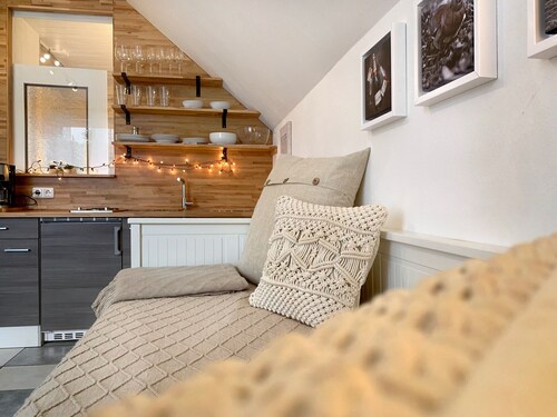 Cozy Tiny Duplex Apartment, Lake 150m, 5 min to the Ski Lift, up to 4 pers