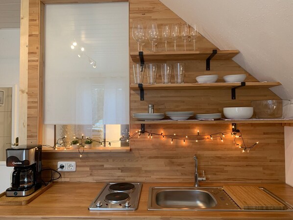Fridge, stovetop, coffee/tea maker, electric kettle