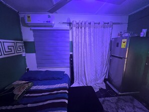 1 habitación, tabla de planchar con plancha, wifi y ropa de cama 