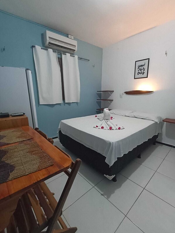 Free WiFi, bed sheets