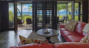 Televisión y oficina 