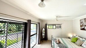 2 bedrooms, iron/ironing board, bed sheets - Timana 1 Townhouse Across from the Beach (Wongaling Beach)