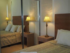 3 bedrooms, desk, iron/ironing board, WiFi - BHA 1- Full house (Mission Beach)