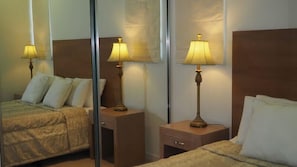 3 bedrooms, desk, iron/ironing board, WiFi - BHA 1 Beachfront Haven FULL (Mission Beach)